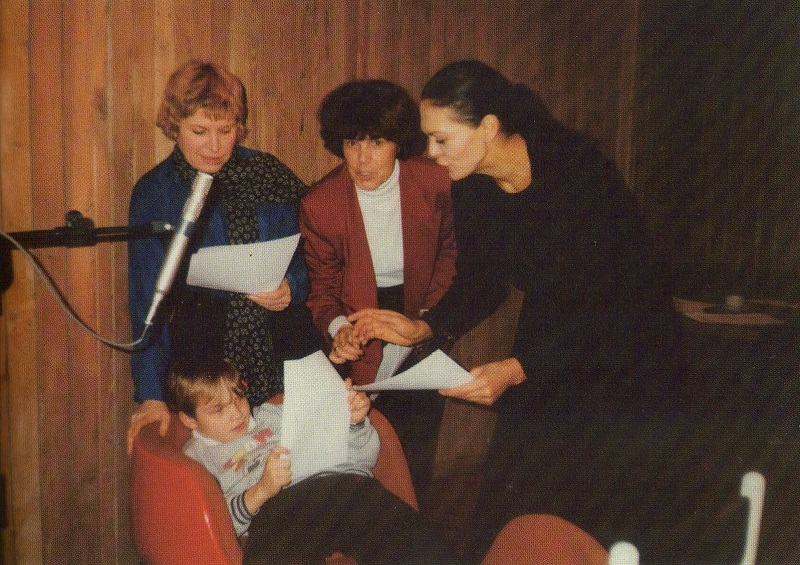File:Relve, Astrid (Isabell – M. Klenskaja, lavastaja – A. Relve, Doris – E. Kull, Amadeus – O. Lepland. Bladini „Ahvi tädi”, Eesti Raadio, 1996, erakogu).jpg